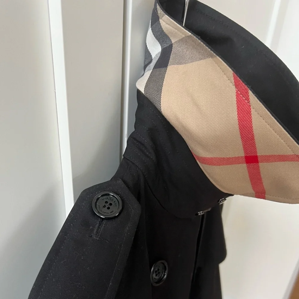 Black Burberry Trench • full check interior lining • removable belt - Size US 2 - Picture 3 of 16